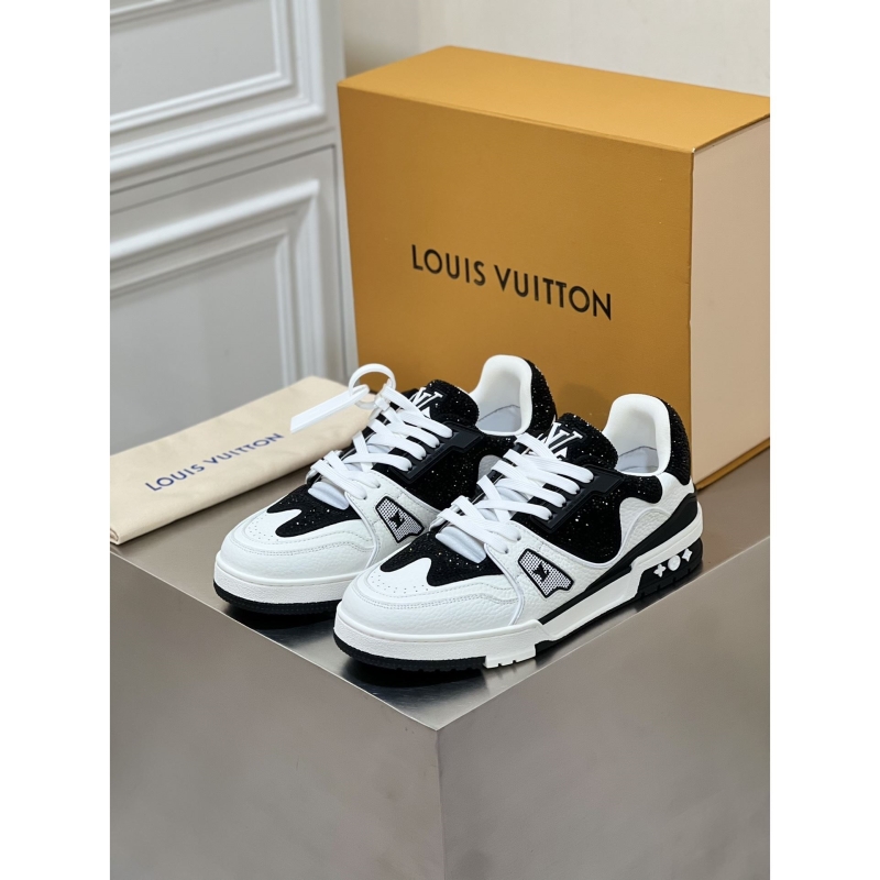 l**is V*t*n sneakers